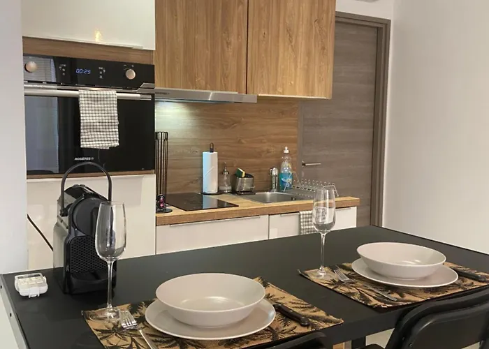 Confortable - Parking Inclus - Proche Juan-les-pins 아파트